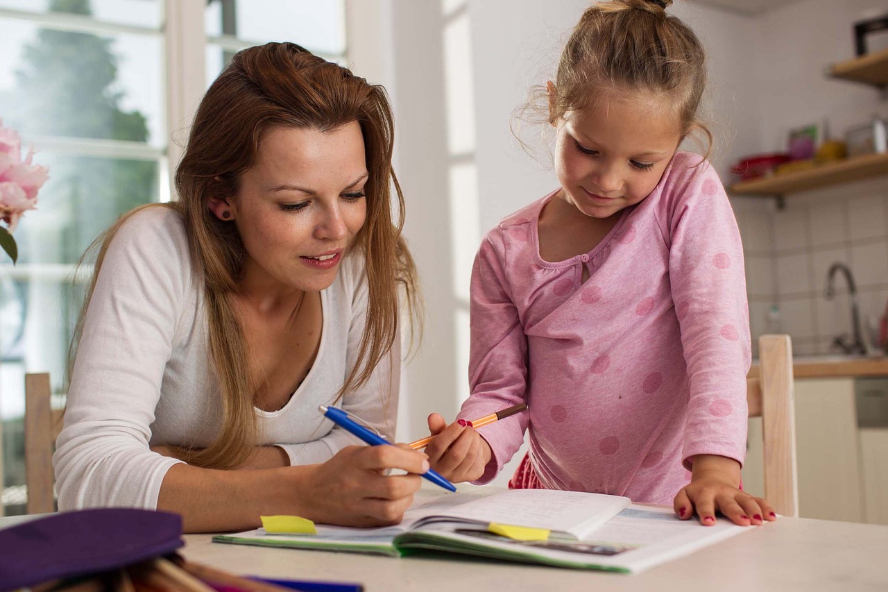 ¿Por qué los padres deberían ayudar a los niños con sus tareas?